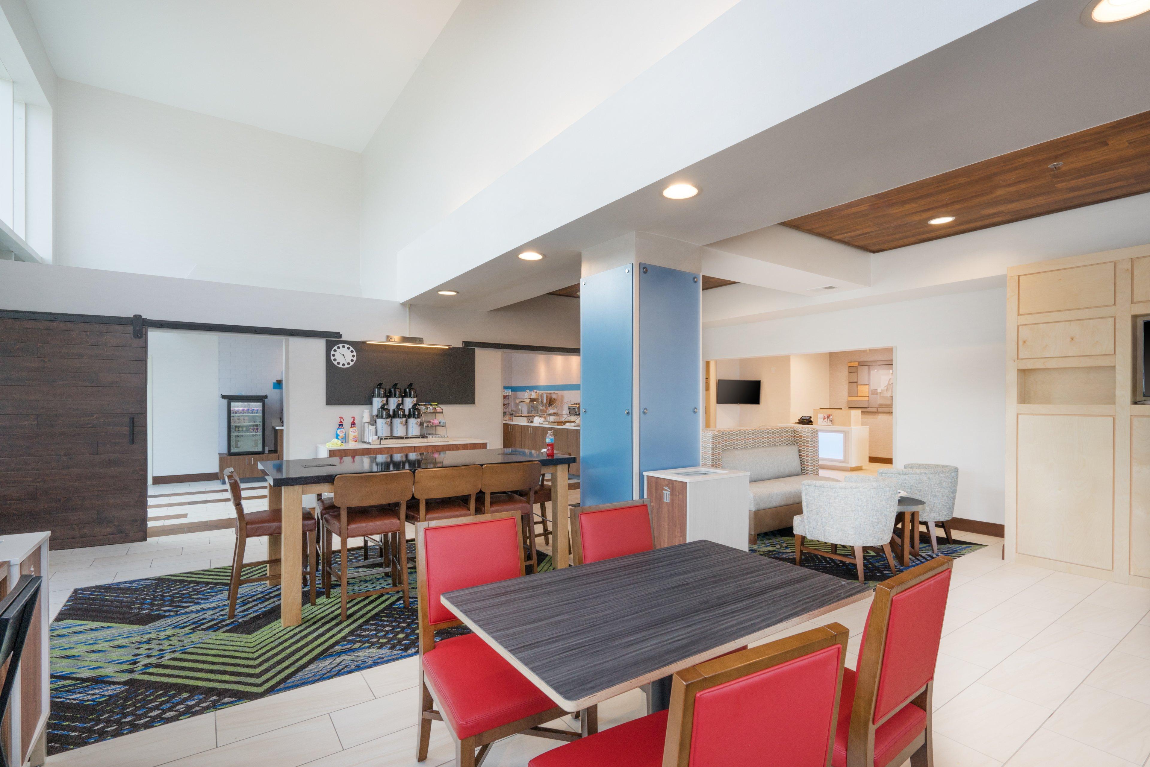 Holiday Inn Express Hotel & Suites Frankfort By Ihg Exterior photo