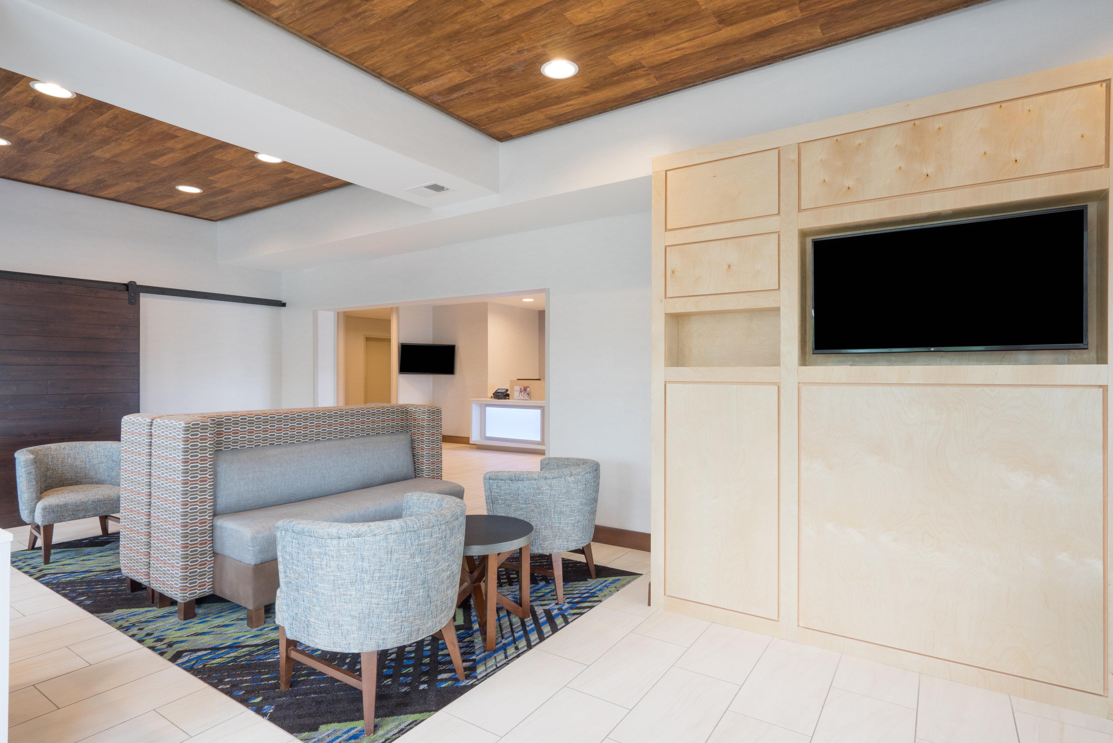 Holiday Inn Express Hotel & Suites Frankfort By Ihg Exterior photo