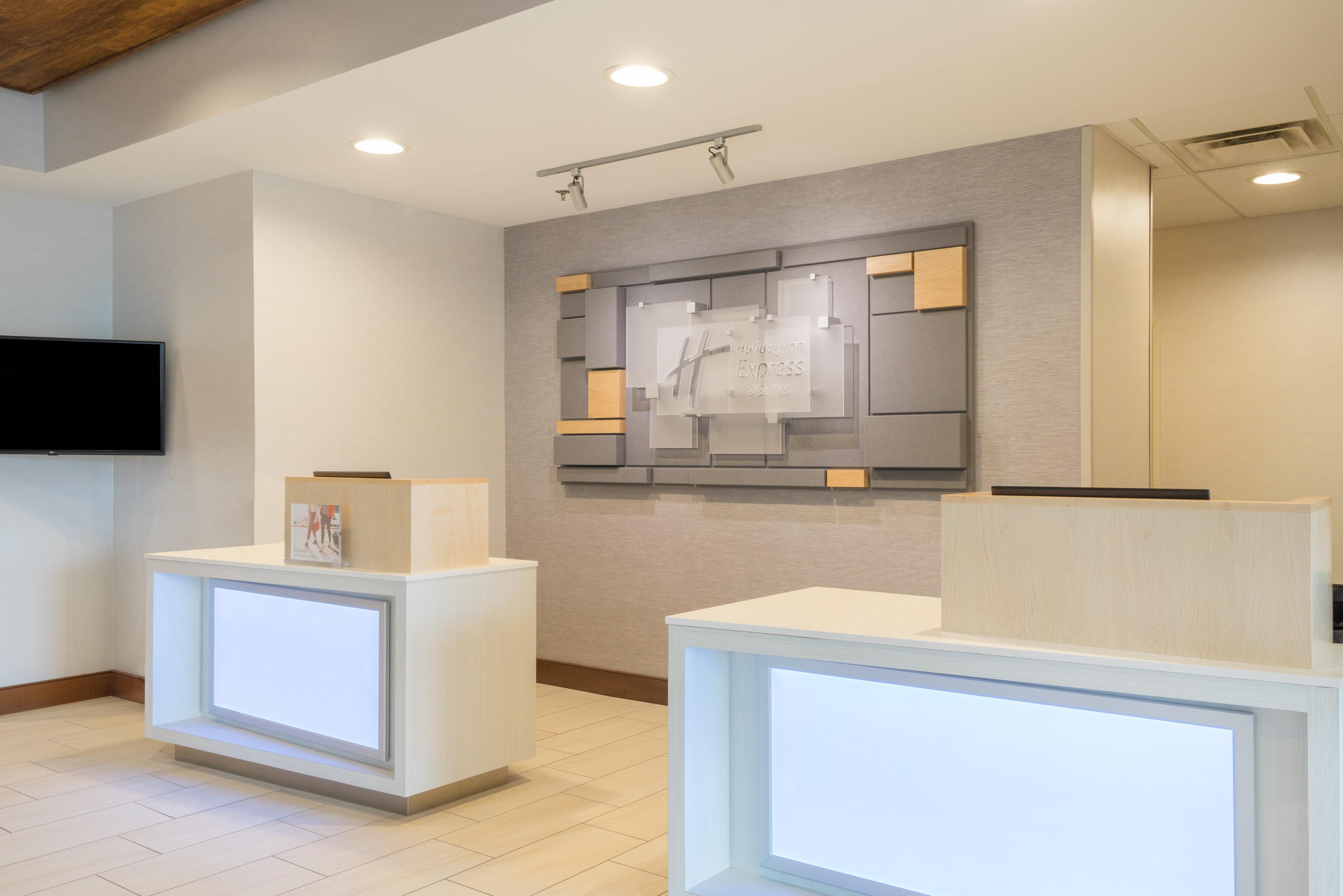 Holiday Inn Express Hotel & Suites Frankfort By Ihg Exterior photo