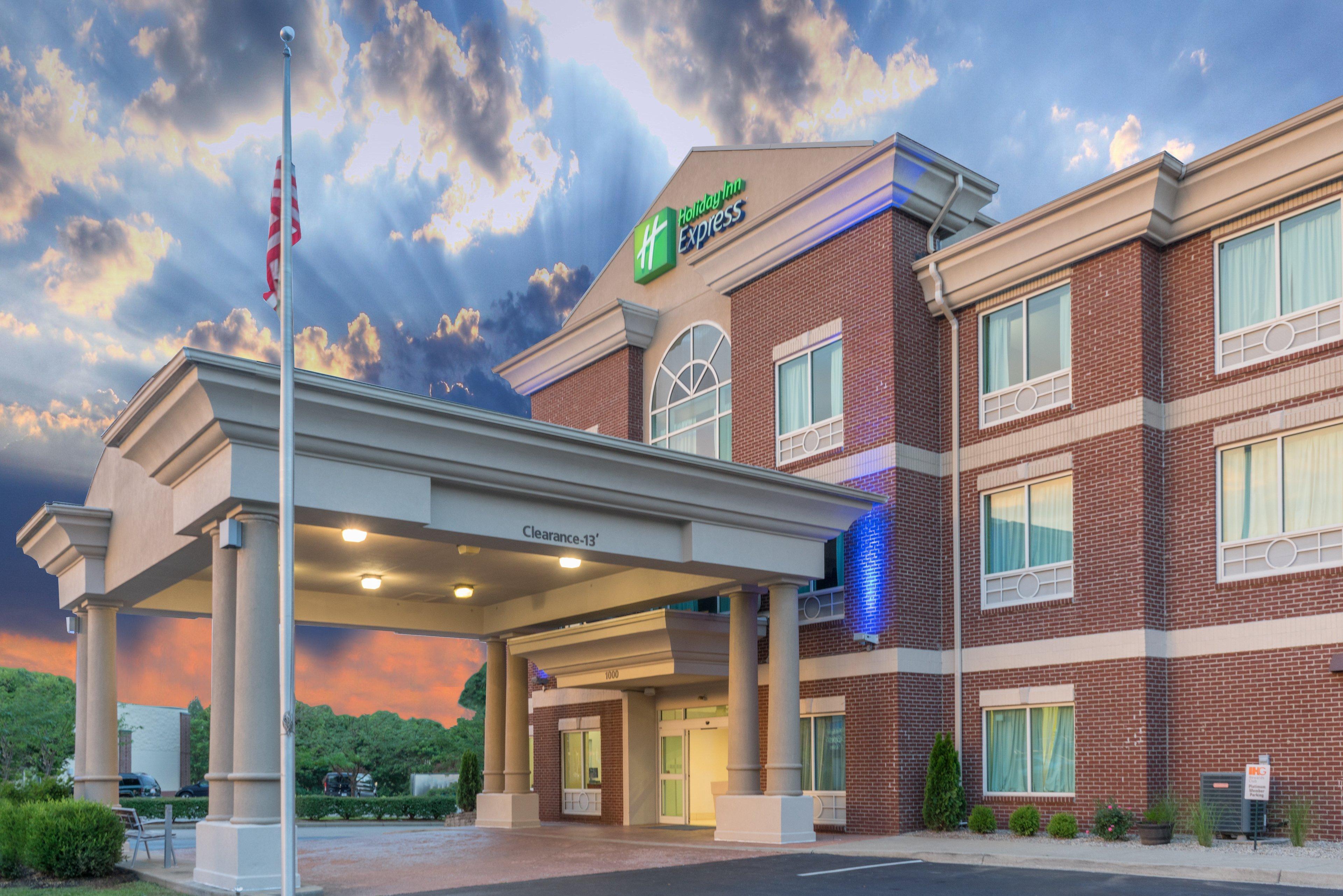 Holiday Inn Express Hotel & Suites Frankfort By Ihg Exterior photo