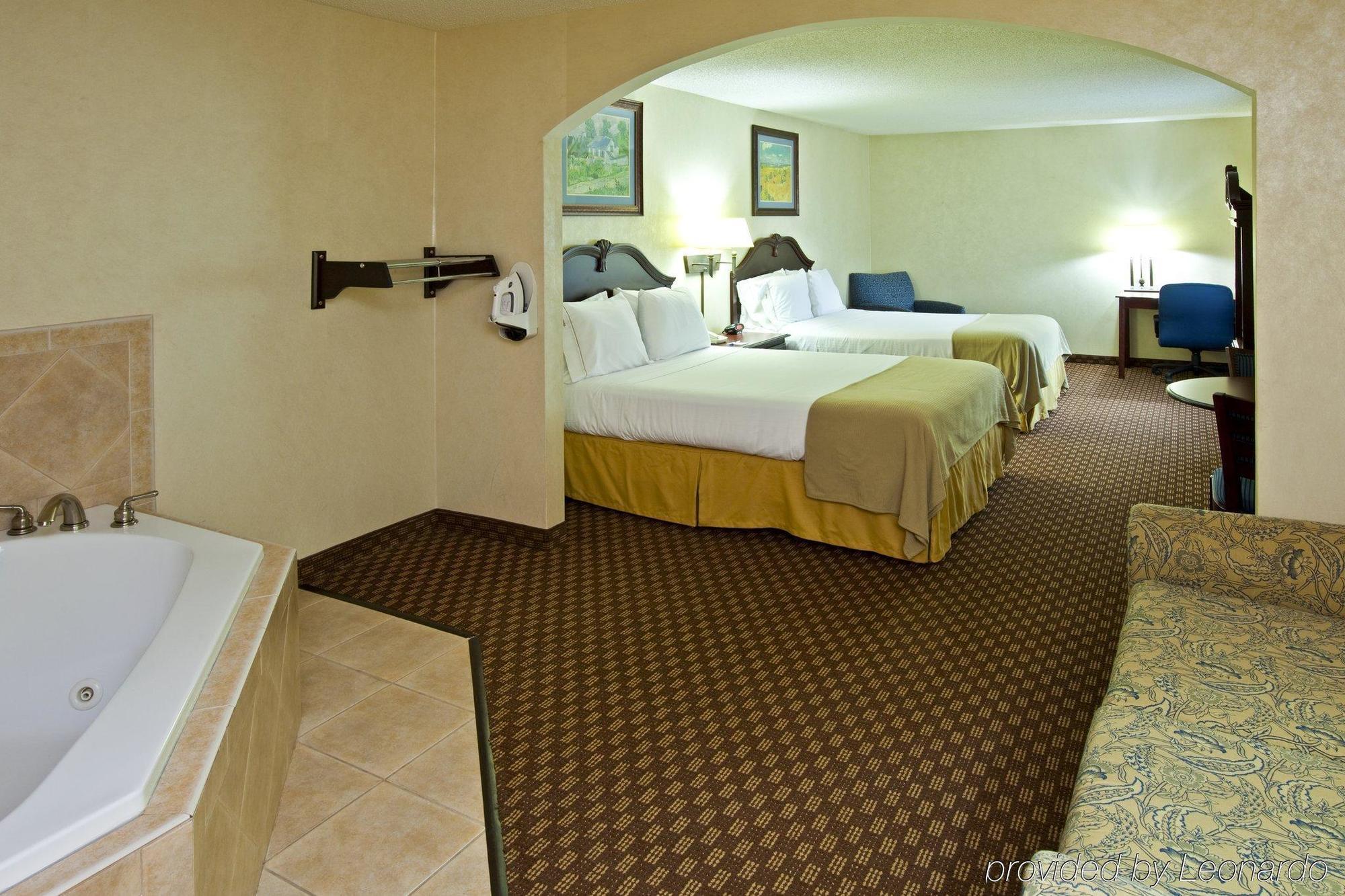 Holiday Inn Express Hotel & Suites Frankfort By Ihg Room photo