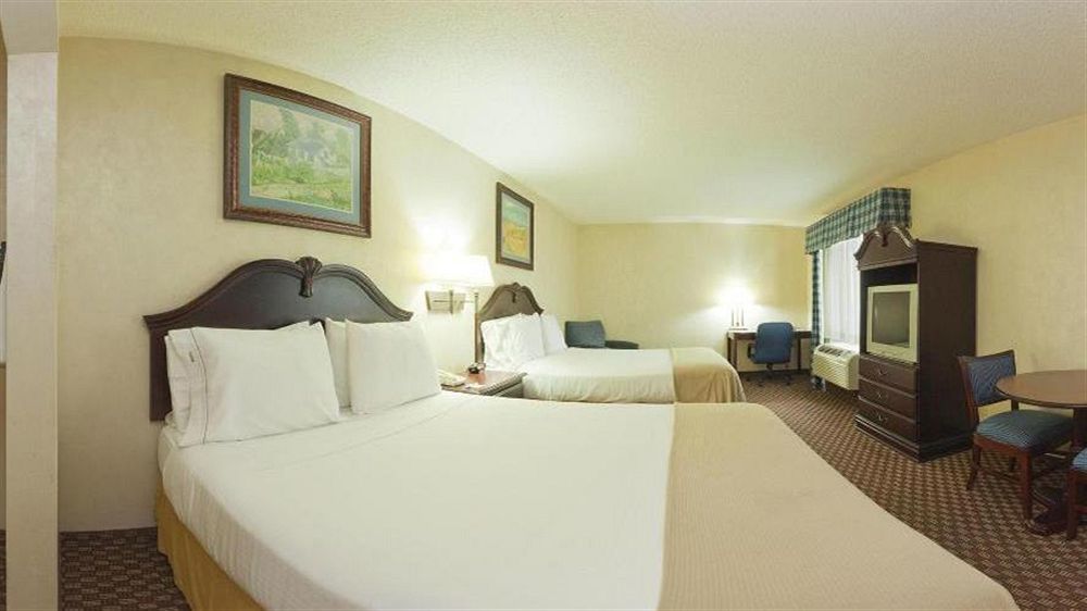 Holiday Inn Express Hotel & Suites Frankfort By Ihg Exterior photo