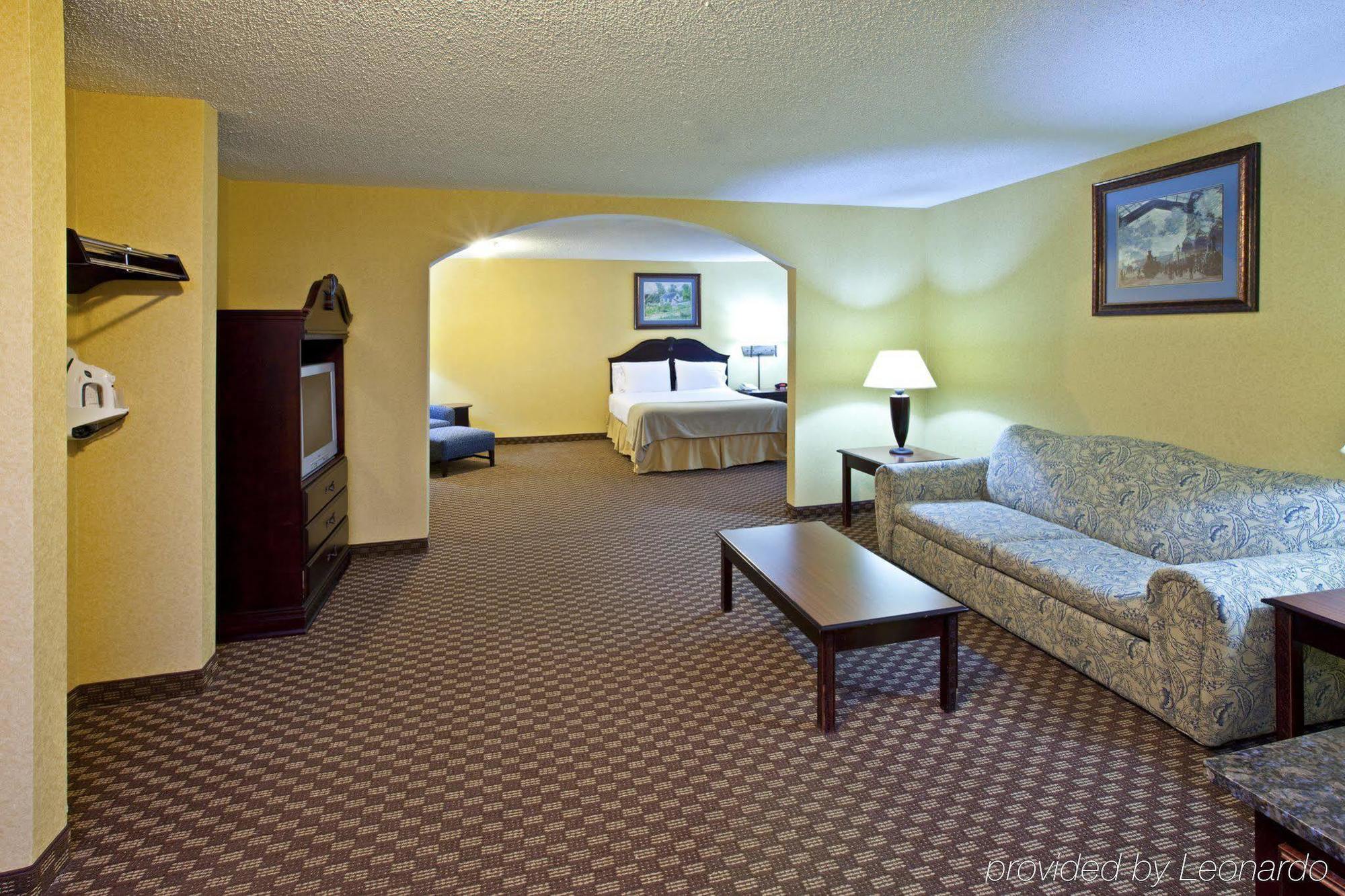 Holiday Inn Express Hotel & Suites Frankfort By Ihg Room photo